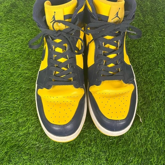 DEADSTOCK Air Jordan 1 Mid Michigan Wolverines Size 12 Yellow Navy Blue - Picture 3 of 16